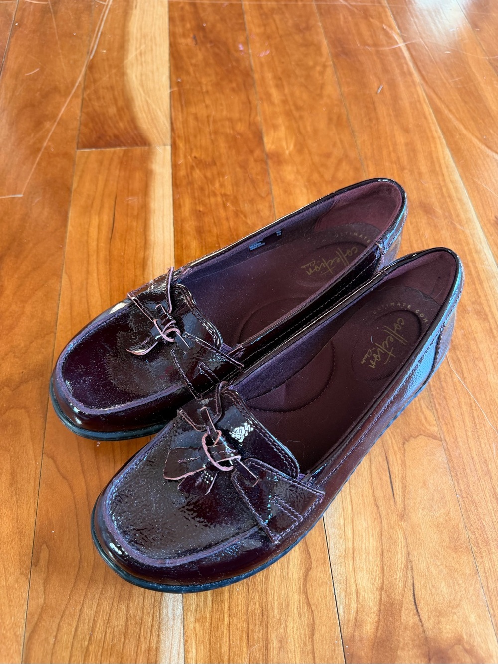 CLARKS women’s burgundy / maroon loafers like new size 6.5 classy style